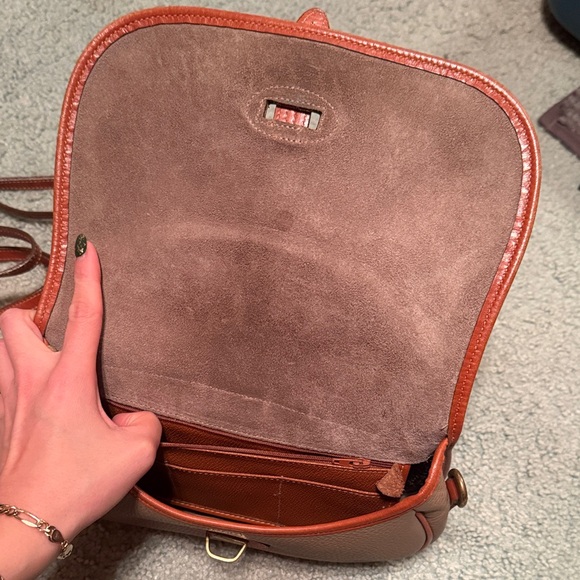 Dooney & Burke Elegant Brown and Grey Tan Leather Cross Body Bag - Picture 4 of 8